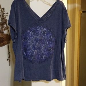 2X tshirt double V neck w foil design